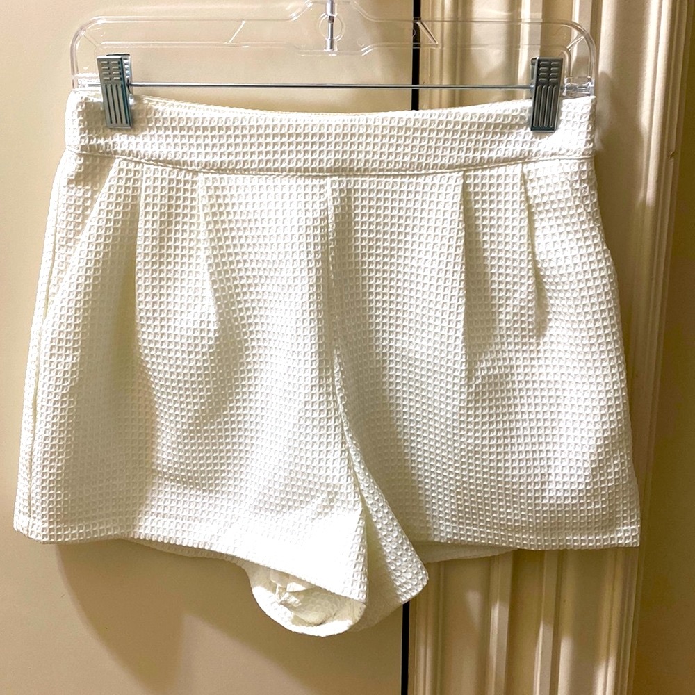 Super cute, amazing condition, high waisted white dress shorts!